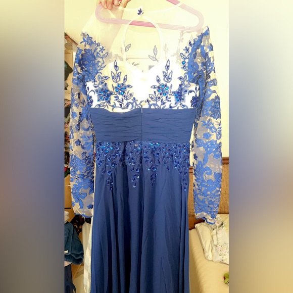 Beautiful Formal Wedding Dress - Picture 3 of 4